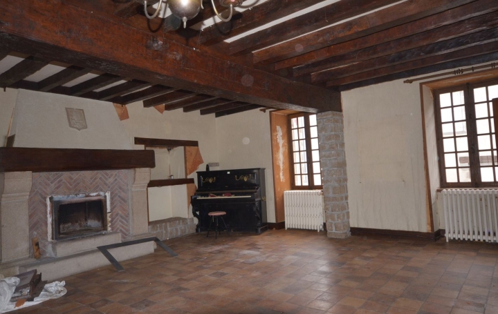 Maison LEPAUD (23170)  222 m2 98 500 € 