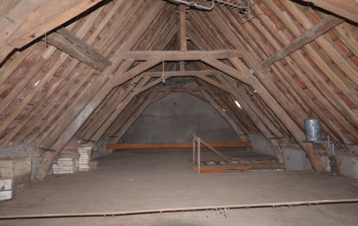 Maison LEPAUD (23170)  222 m2 98 500 € 