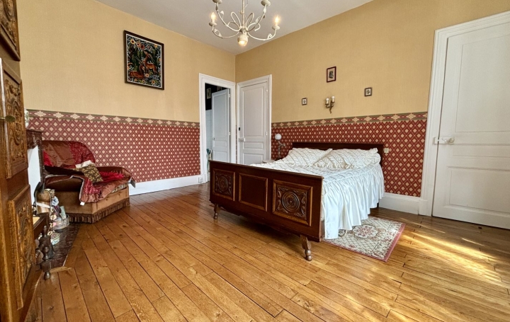 Maison de ville BOUSSAC (23600)  180 m2 183 000 € 