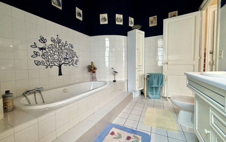 Maison de ville BOUSSAC (23600)  180 m2 183 000 € 