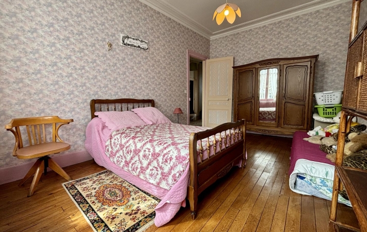 Maison de ville BOUSSAC (23600)  180 m2 183 000 € 