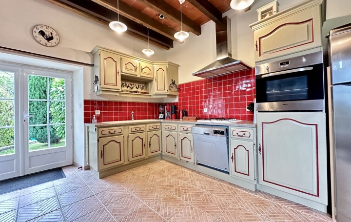 Domaine JOUILLAT (23220)  292 m2 572 000 € 