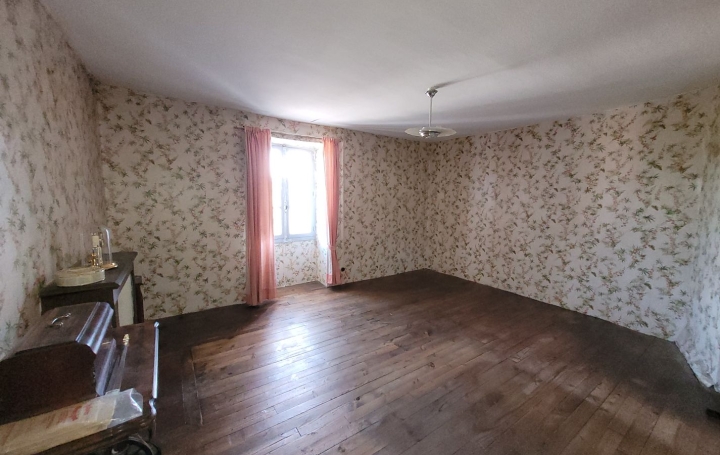 Maison BOUSSAC (23600)  138 m2 62 500 € 