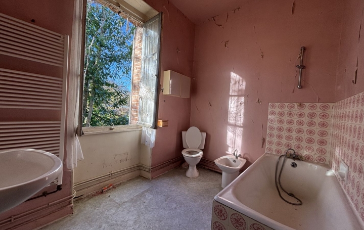 Maison de ville CLUGNAT (23270)  200 m2 40 500 € 