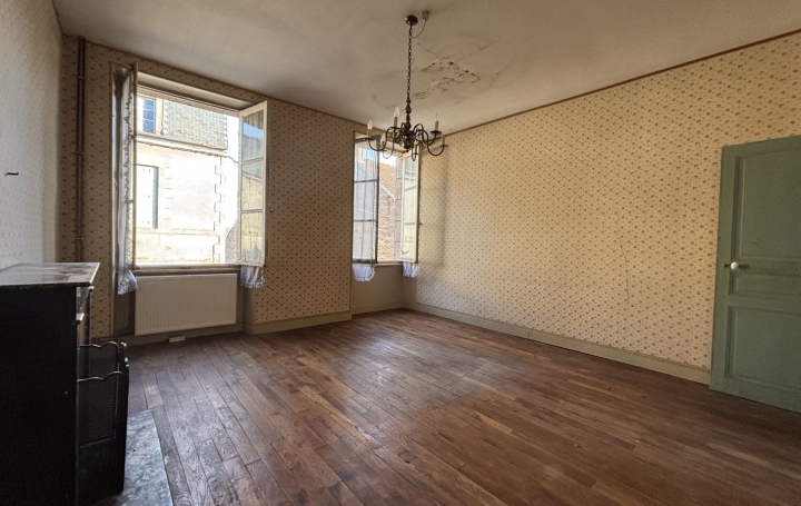 Maison de ville CLUGNAT (23270)  200 m2 40 500 € 