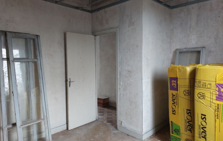 Maison BOUSSAC (23600)  105 m2 27 000 € 