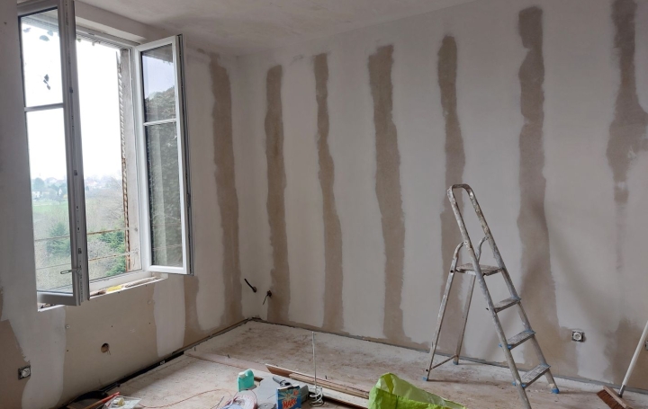 Maison BOUSSAC (23600)  105 m2 27 000 € 