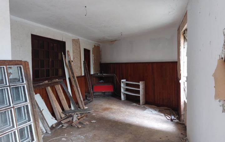 Maison BOUSSAC (23600)  105 m2 27 000 € 