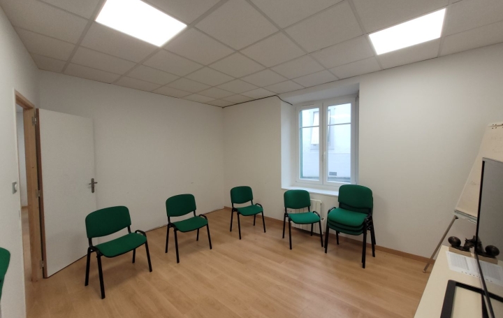 Immeuble BOUSSAC (23600)  142 m2 140 000 € 