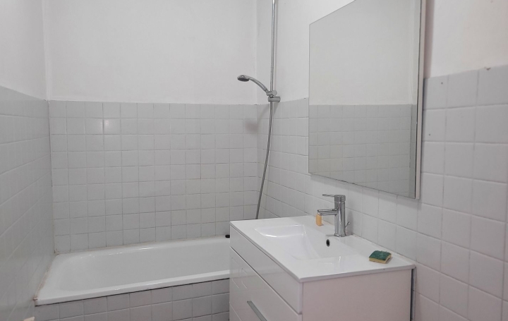 Immeuble BOUSSAC (23600)  142 m2 140 000 € 