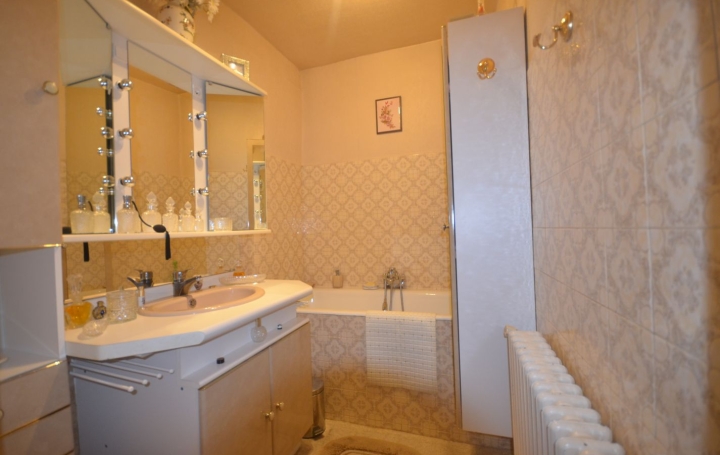 Maison SOUMANS (23600)  278 m2 183 000 € 