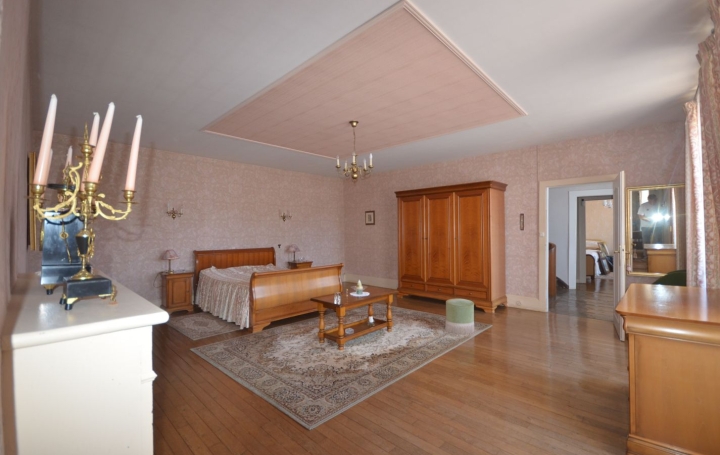 Maison SOUMANS (23600)  278 m2 183 000 € 