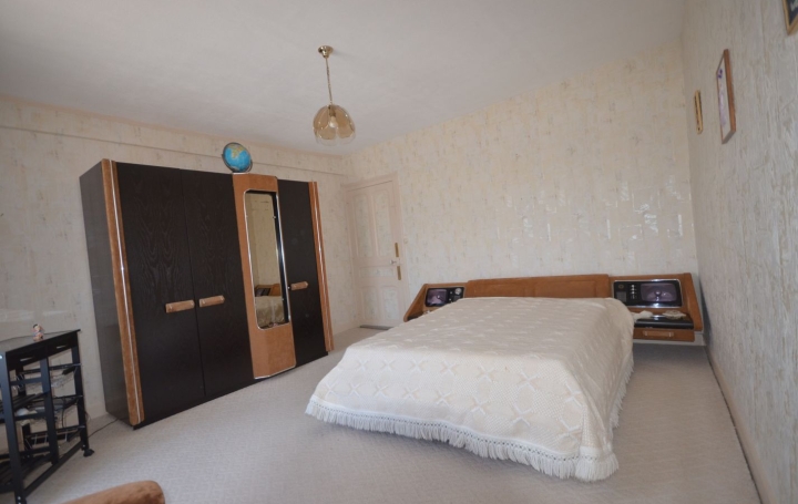 Maison SOUMANS (23600)  278 m2 183 000 € 