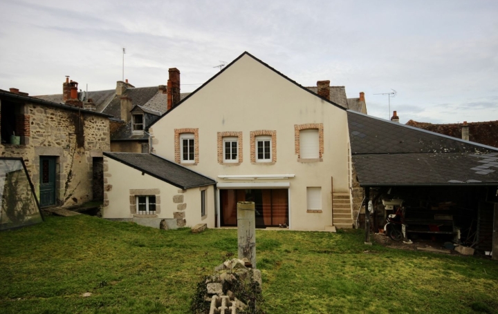 Maison de ville BOUSSAC (23600)  175 m2 181 500 € 