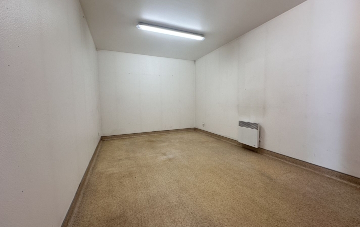 Local d'activité BOUSSAC (23600)  104 m2 87 500 € 