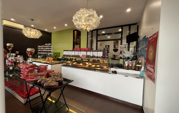 Activité commerciale GUERET (23000)  100 m2 275 000 € 