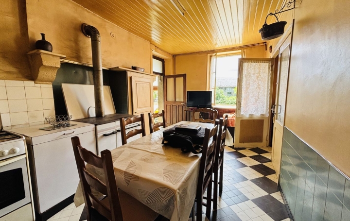 Maison LUSSAT (23170)  132 m2 66 000 € 