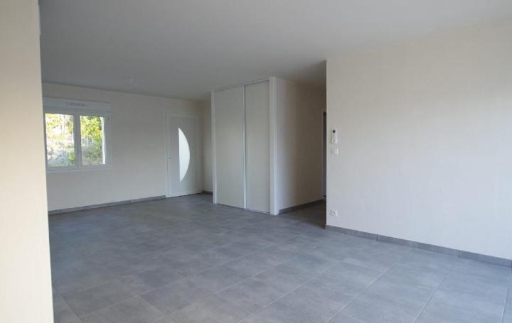 Maison SAINTE-FOY (85150)  78 m2 990 € 