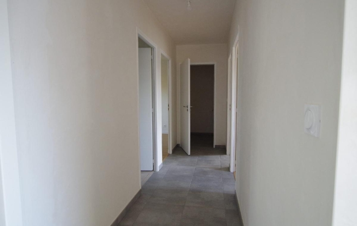 Maison SAINTE-FOY (85150)  78 m2 990 € 