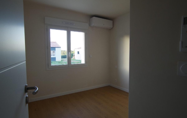 Maison SAINTE-FOY (85150)  78 m2 990 € 