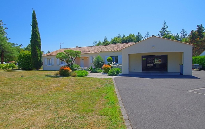 Maison GROSBREUIL (85440)  164 m2 459 900 € 