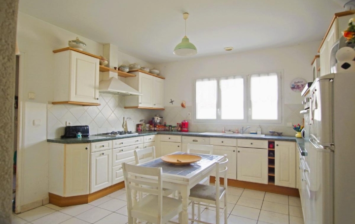 Maison GROSBREUIL (85440)  165 m2 399 900 € 