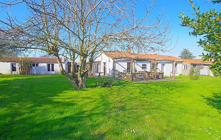 Maison / Villa SAINTE-FOY (85150) 180 m<sup>2</sup> 399 900 € 