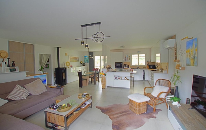 Maison SAINTE-FOY (85150)  123 m2 376 000 € 