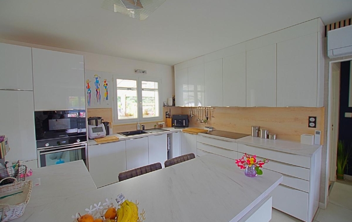 Maison SAINTE-FOY (85150)  123 m2 376 000 € 