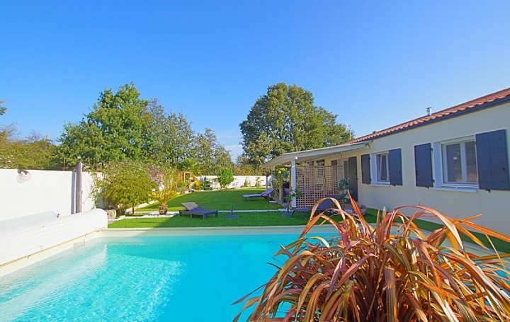 Maison SAINTE-FOY (85150)  123 m2 376 000 € 