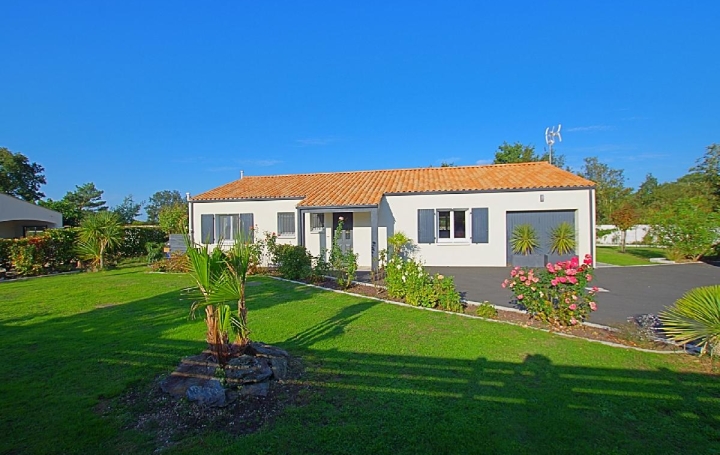 Maison SAINTE-FOY (85150)  123 m2 376 000 € 