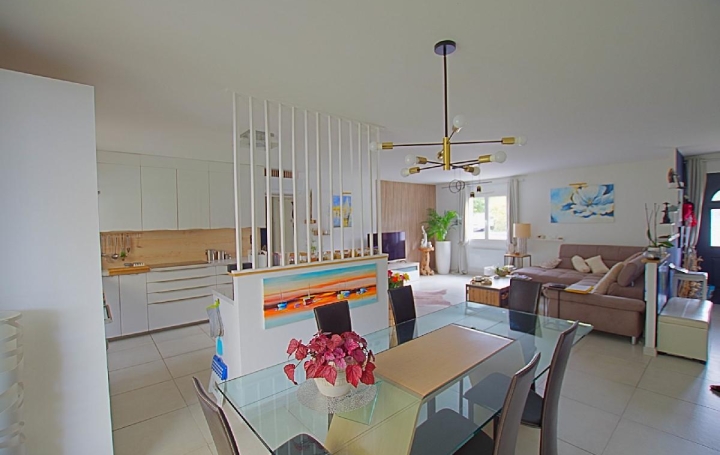 Maison SAINTE-FOY (85150)  123 m2 376 000 € 