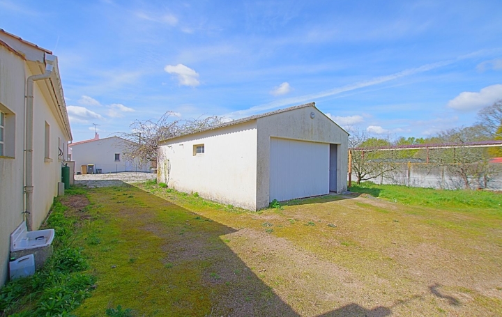 Maison LE GIROUARD (85150)  100 m2 263 900 € 
