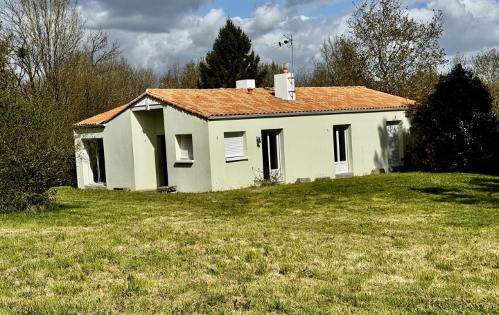 Maison LE GIROUARD (85150)  95 m2 291 500 € 