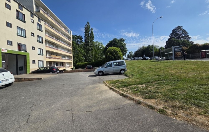 Studio LA ROCHE-SUR-YON (85000)  24 m2 57 900 € 