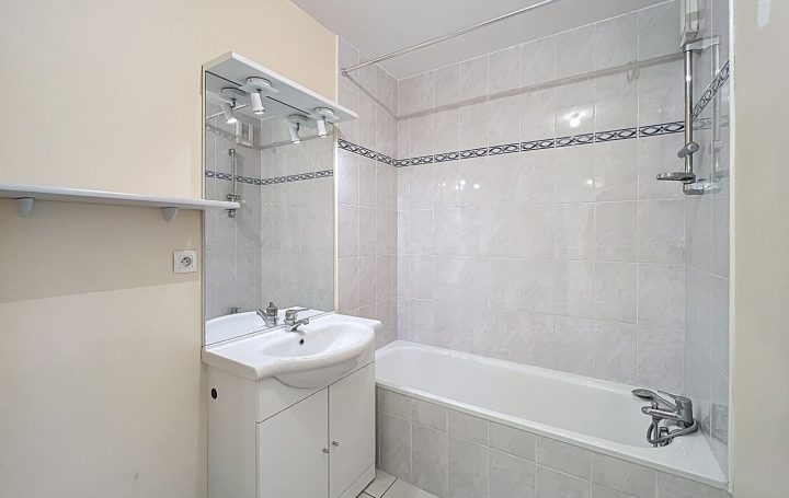 3 Pièces LES SABLES-D'OLONNE (85100)  73 m2 279 300 € 