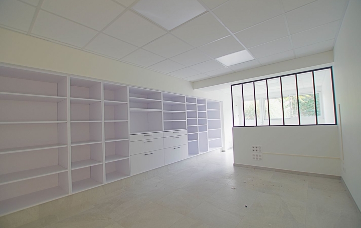 Activité commerciale LES SABLES-D'OLONNE (85100)  196 m2 106 900 € 
