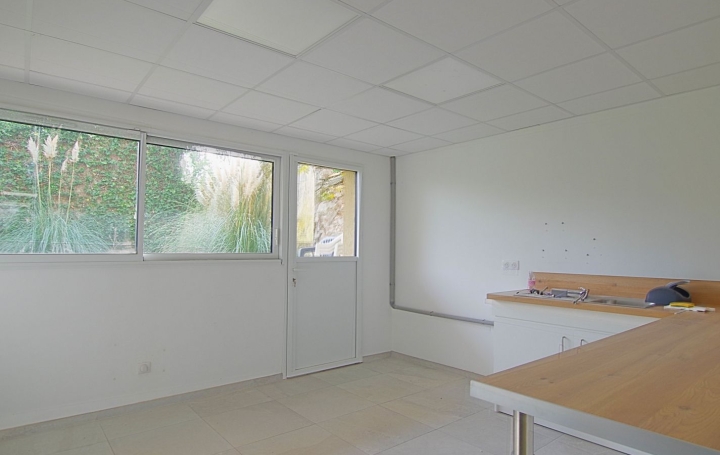 Activité commerciale LES SABLES-D'OLONNE (85100)  196 m2 106 900 € 