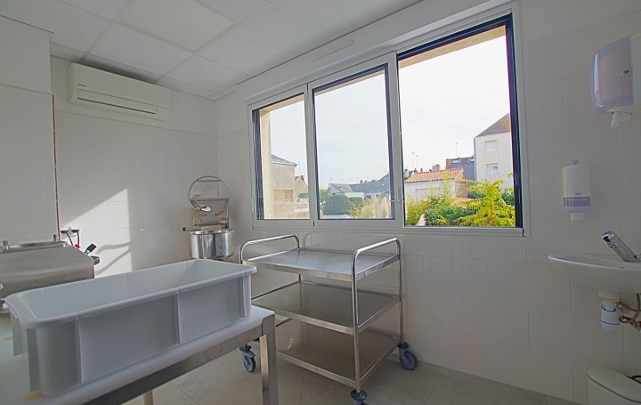 Activité commerciale LES SABLES-D'OLONNE (85100)  196 m2 106 900 € 