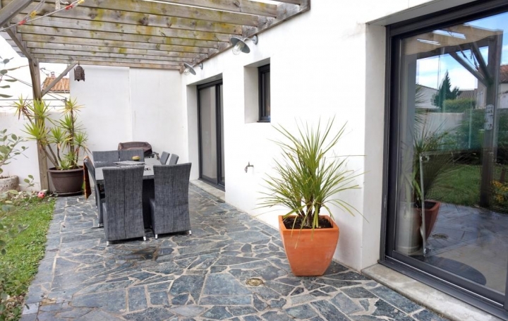 Réseau Immo-diffusion : Maison  ANGOULINS  120 m2 330 000 € 