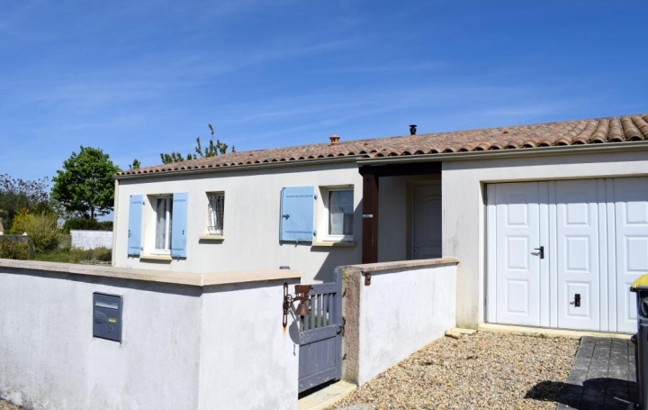 Réseau Immo-diffusion : Maison  LONGEVES  90 m2 220 500 € 