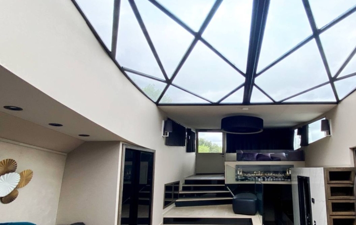 4 Pièces PARIS (75008)  100 m2 1 200 000 € 