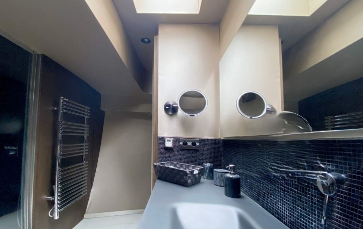 4 Pièces PARIS (75008)  100 m2 1 200 000 € 