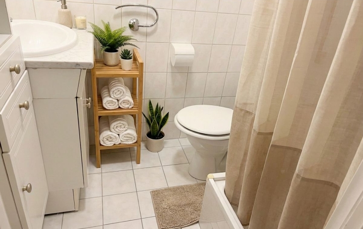 Studio PARIS (75020)  20 m2 182 200 € 