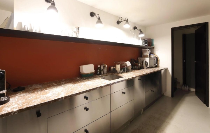 Local commercial PARIS (75011)  153 m2 1 989 620 € 