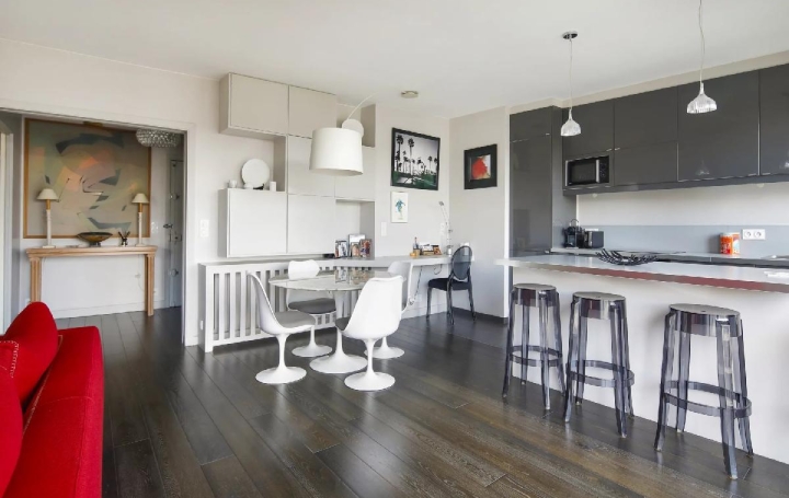 2 Pièces PARIS (75015)  81 m2 1 360 000 € 