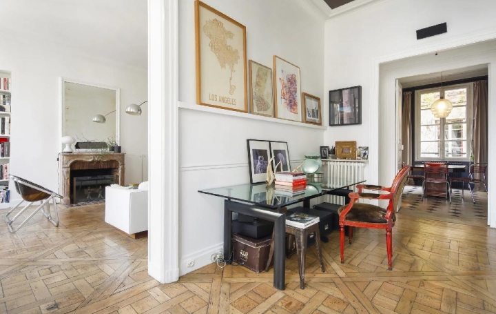 4 Pièces PARIS (75003)  106 m2 2 100 000 € 