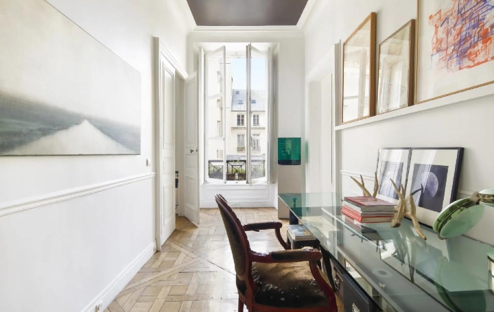 4 Pièces PARIS (75003)  106 m2 2 100 000 € 