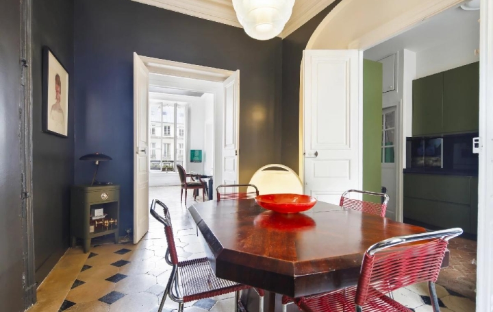 4 Pièces PARIS (75003)  106 m2 2 100 000 € 