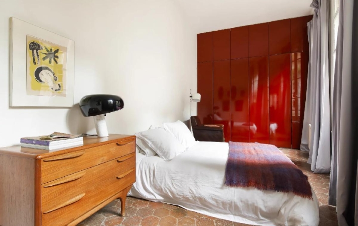 4 Pièces PARIS (75003)  106 m2 2 100 000 € 